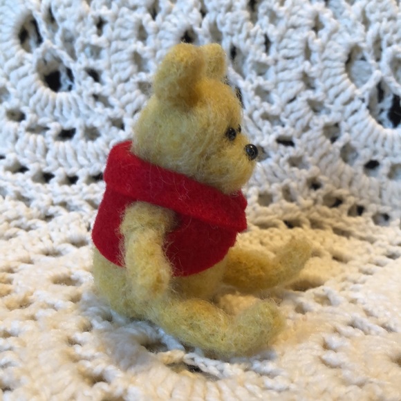 Needle Felted Winnie the Pooh Bear handmade sweet gift collectable - Picture 6 of 7
